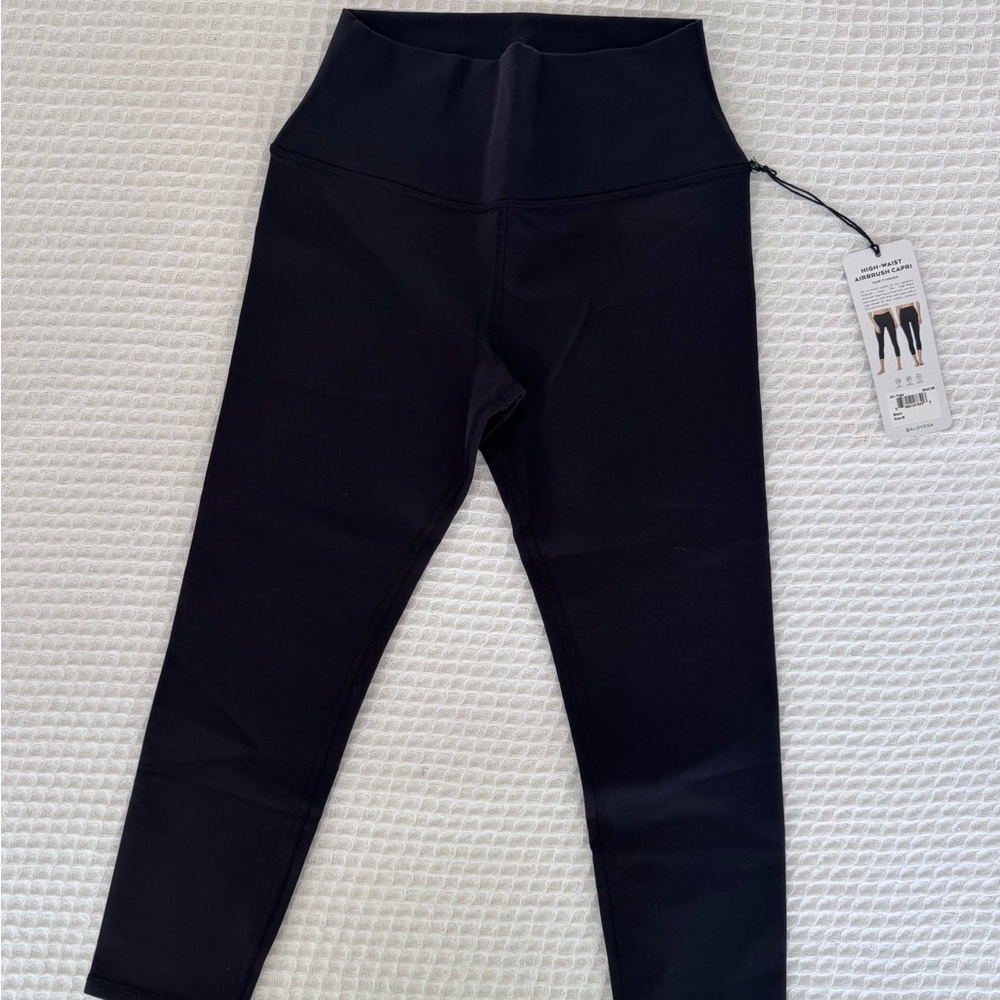 ALO Yoga Black Leggings Sleek Design